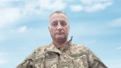 На Чернігівщині попрощалися з двома захисниками: Артемом Кожухівським та В'ячеславом Німенком На Чернігівщині попрощалися з двома захисниками: Артемом Кожухівським та В'ячеславом Німенком
