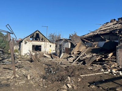 "Вибуховою хвилею через два будинки вибило вікна". Очевидці розповіли про наслідки дронової атаки по Дніпру "Вибуховою хвилею через два будинки вибило вікна". Очевидці розповіли про наслідки дронової атаки по Дніпру