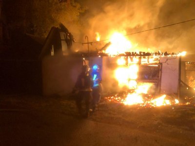 Пожежа в Озерному на Житомирщині: вогонь знищив 15 гаражів Пожежа в Озерному на Житомирщині: вогонь знищив 15 гаражів