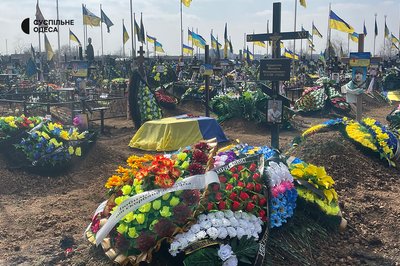"Йду захищати свою сім'ю": в Одесі попрощались із 32-річним військовим, який підірвався на міні "Йду захищати свою сім'ю": в Одесі попрощались із 32-річним військовим, який підірвався на міні