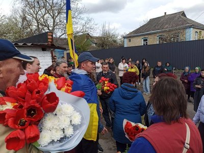 У селі на Черкащині зустріли захисника, який був у полоні майже два роки У селі на Черкащині зустріли захисника, який був у полоні майже два роки