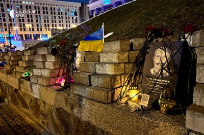 Запалили лампадки і правили панахиду: у столиці вшанували Героїв Небесної Сотні Запалили лампадки і правили панахиду: у столиці вшанували Героїв Небесної Сотні