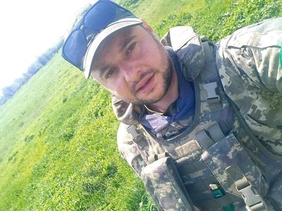 Загиблому військовому з Херсонщини Денису Тарасову просять надати звання Героя України Загиблому військовому з Херсонщини Денису Тарасову просять надати звання Героя України