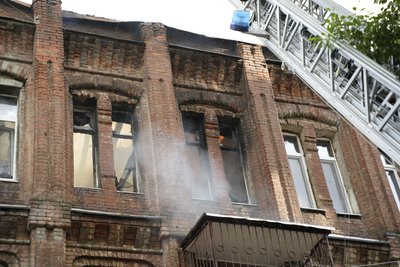 Рятувальники гасять пожежу у центрі Харкова після російського влучання 9 червня 2026 року Рятувальники гасять пожежу у центрі Харкова після російського влучання 9 червня 2026 року