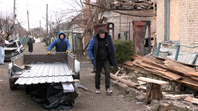 "Нема куди повертатися": черкасці долають наслідки дронової атаки на місто "Нема куди повертатися": черкасці долають наслідки дронової атаки на місто