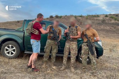 "Сльози течуть і все": волонтери з Естонії їздять на фронт і передають військовим допомогу "Сльози течуть і все": волонтери з Естонії їздять на фронт і передають військовим допомогу