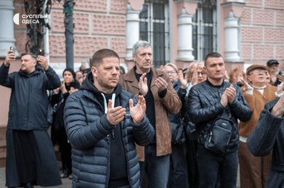"Він десь поруч посміхається": в Одесі попрощалися з актором "Маски-шоу" Володимиром Комаровим