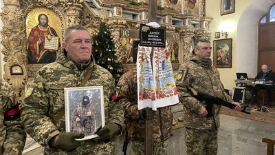 У Полтаві попрощались із військовими Миколою Копніним та Ігорем Білоконем. У Полтаві попрощались із військовими Миколою Копніним та Ігорем Білоконем.