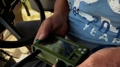 "Упав дрон – загорілось поле з пшеницею": як проходять жнива у прифронтовій Межовій