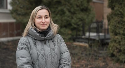 Наталя Луків розповідає про демонтаж будинку на Стуса, 8, наслідки обстрілів, Тернопіль, 9 грудня 2025 року Наталя Луків розповідає про демонтаж будинку на Стуса, 8, наслідки обстрілів, Тернопіль, 9 грудня 2025 року