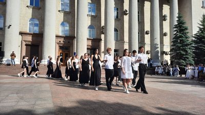 У Кропивницькому відбувся фестиваль випускних вальсів У Кропивницькому відбувся фестиваль випускних вальсів