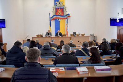 Позачергова сесія Коростенської міськради: виділили перший транш допомоги постраждалим від ракетного удару Позачергова сесія Коростенської міськради: виділили перший транш допомоги постраждалим від ракетного удару