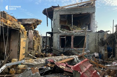 Розтрощені будинки й уламки на вулицях: фото наслідків нічної атаки на Одесу Розтрощені будинки й уламки на вулицях: фото наслідків нічної атаки на Одесу
