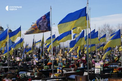 Покладання квітів і спільна молитва: в Одесі провели церемонію пам’яті на Західному кладовищі Покладання квітів і спільна молитва: в Одесі провели церемонію пам’яті на Західному кладовищі