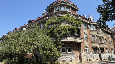 Пінопласт на Театральній та пластикові вікна у Малому Галагові: як в Ужгороді реставрують історичні будівлі Пінопласт на Театральній та пластикові вікна у Малому Галагові: як в Ужгороді реставрують історичні будівлі