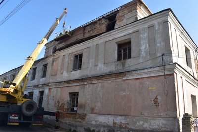Одна з найдавніших і найбільших на заході України: на Рівненщині ремонтують дах синагоги ХVІ століття Одна з найдавніших і найбільших на заході України: на Рівненщині ремонтують дах синагоги ХVІ століття