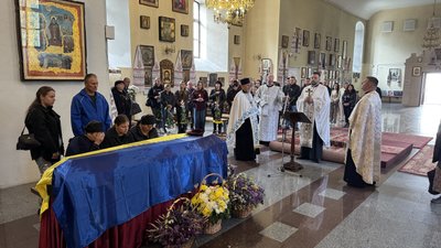 У Полтаві провели в останню путь воїна Євгенія Коваля, який загинув на Донеччині