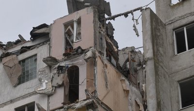 "Хочеться плакати":у Луцьку спецтехніка демонтує пошкоджений під час атаки РФ будинок на Озерецькій "Хочеться плакати":у Луцьку спецтехніка демонтує пошкоджений під час атаки РФ будинок на Озерецькій