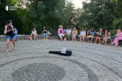 Співали й збирали донати: в Одесі відбулася акція на підтримку військового Співали й збирали донати: в Одесі відбулася акція на підтримку військового