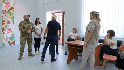 Спілкуються, грають у теніс та отримують консультації: як працює "Ветеранський простір" на Вінниччині Спілкуються, грають у теніс та отримують консультації: як працює "Ветеранський простір" на Вінниччині