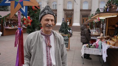 Вітали містян з різдвяно-новорічними святами. У центрі Кропивницького щедрували та колядували Вітали містян з різдвяно-новорічними святами. У центрі Кропивницького щедрували та колядували