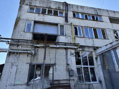 У Сумах БпЛА вдарили по виробництву пасок: є загиблий У Сумах БпЛА вдарили по виробництву пасок: є загиблий