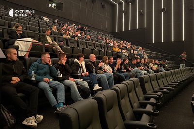 "Якби хейт убивав": в Одесі показали чорну комедію "10 блогерят" "Якби хейт убивав": в Одесі показали чорну комедію "10 блогерят"