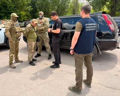 По дві тисячі доларів за відстрочку: на Кіровоградщині працівнику ТЦК повідомили про підозру По дві тисячі доларів за відстрочку: на Кіровоградщині працівнику ТЦК повідомили про підозру
