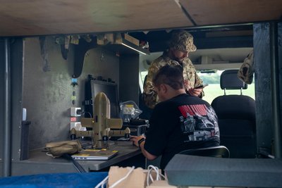 Перший рубіж оборони: як екіпаж ППО на Сумщині полює на російські дрони Перший рубіж оборони: як екіпаж ППО на Сумщині полює на російські дрони