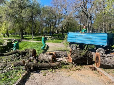 Через негоду на Одещині пошкоджені будинки та знеструмлені тисячі осель Через негоду на Одещині пошкоджені будинки та знеструмлені тисячі осель