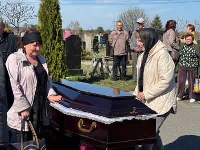 "Вони побігли допомагати людям". У Сумах попрощалися з вчителькою Мариною Чудесою та її мамою "Вони побігли допомагати людям". У Сумах попрощалися з вчителькою Мариною Чудесою та її мамою