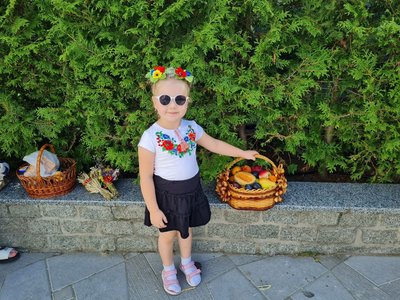 Фрукти, квіти та прянощі: у Житомирі віряни відзначають Яблучний Спас Фрукти, квіти та прянощі: у Житомирі віряни відзначають Яблучний Спас