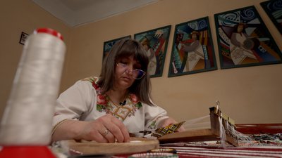 Відчувають захист завдяки прикрасам. Як на Буковині майстрині виготовляють старовинні ґердани та силянки | Жива спадщина