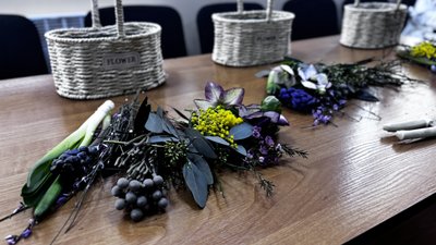 У Мукачеві провели квітотерапію для дружин і матерів військових У Мукачеві провели квітотерапію для дружин і матерів військових