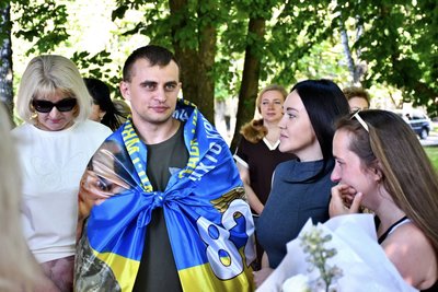 Артем Головко з Роменщини зняв свій портрет зі стенда на Алеї надії Артем Головко з Роменщини зняв свій портрет зі стенда на Алеї надії