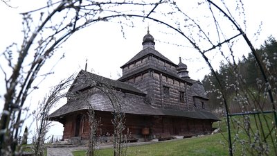 У селі Потелич на Львівщині готуються до винесення плащаниці у дерев’яному храмі XVI століття