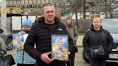 У Вінниці під час хвилини мовчання вшанували пам'ять загиблого Ігоря Довганя У Вінниці під час хвилини мовчання вшанували пам'ять загиблого Ігоря Довганя