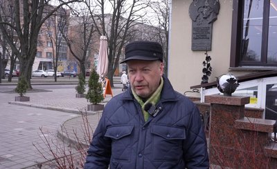Досі "радянський": у Черкасах хочуть декомунізувати меморіальну дошку Василю Симоненку Досі "радянський": у Черкасах хочуть декомунізувати меморіальну дошку Василю Симоненку