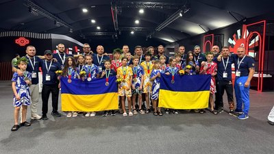 Команда спортсменів із України на змаганнях Команда спортсменів із України на змаганнях
