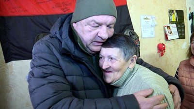 Чотирьох житомирських волонтерок з "Бабусиного батальйону" відзначили медалями Чотирьох житомирських волонтерок з "Бабусиного батальйону" відзначили медалями