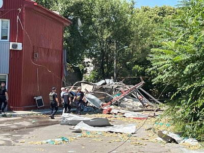 Армія РФ вдарила по Дніпру: що відбувається на місці події Армія РФ вдарила по Дніпру: що відбувається на місці події