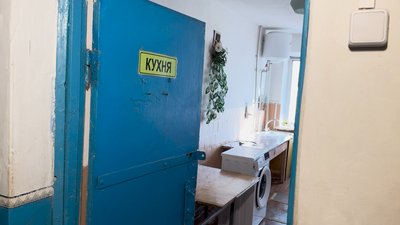 "Як дощ, то не будемо плавати": у Прилуках ремонтують гуртожиток, у якому живуть ВПО