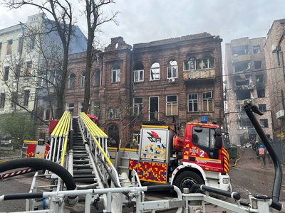 Понівечені будинки, центральний ринок та музей. Фоторепортаж з місць ударів РФ по Дніпру