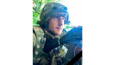 На Чернігівщині попрощалися з двома захисниками: Володимиром Маляренком та Володимиром Брагинцем На Чернігівщині попрощалися з двома захисниками: Володимиром Маляренком та Володимиром Брагинцем