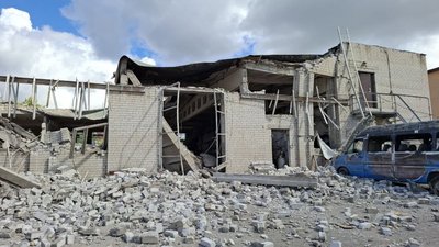 «Вцілілі автобуси одразу випустили на лінію». Через удар РФ по АТП у Дніпрі пошкоджені автобуси, які курсують по місту «Вцілілі автобуси одразу випустили на лінію». Через удар РФ по АТП у Дніпрі пошкоджені автобуси, які курсують по місту