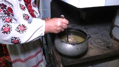 "Косяки" з часником та потравка: як на Рівненщині готують традиційні страви "Косяки" з часником та потравка: як на Рівненщині готують традиційні страви