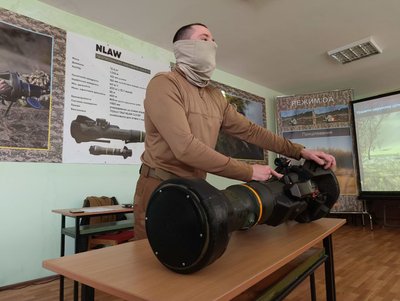 У навчальному центрі 100-ї бригади в Луцьку стартував курс підготовки з володіння зброєю
