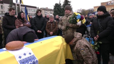Загинули у бою: з військовими Тимуром Шанавою та Юрієм Звінчуком попрощалися у Рівному Загинули у бою: з військовими Тимуром Шанавою та Юрієм Звінчуком попрощалися у Рівному