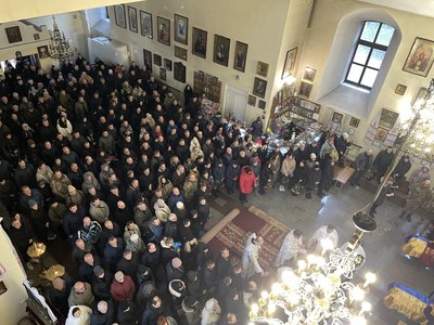 У Полтаві попрощалися із чотирма військовослужбовцями, які загинули на війні з РФ У Полтаві попрощалися із чотирма військовослужбовцями, які загинули на війні з РФ