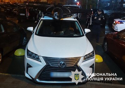 Киянин перевозив містом на даху автомобіля "шахед": правоохоронці вилучили безпілотник Киянин перевозив містом на даху автомобіля "шахед": правоохоронці вилучили безпілотник
